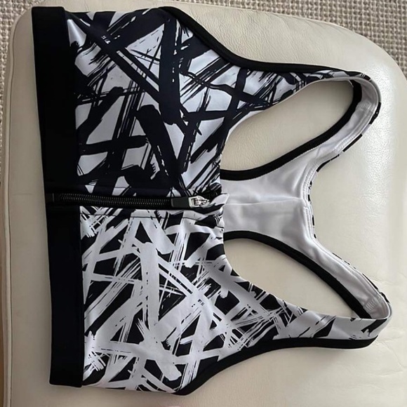 Lorna Jane Tops - Lorna Jane Front Zip Black/White Crop